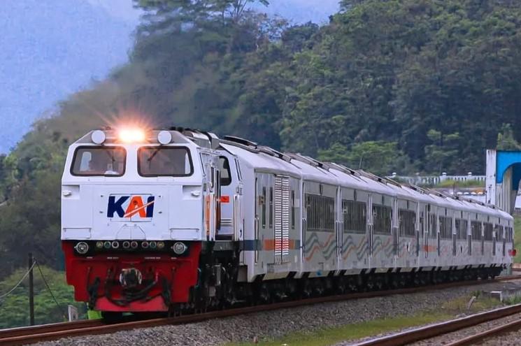 Keunggulan Kereta Api Dibanding Transportasi Lain